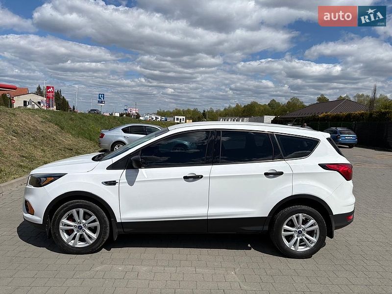 Внедорожник / Кроссовер Ford Escape 2019 в Стрые