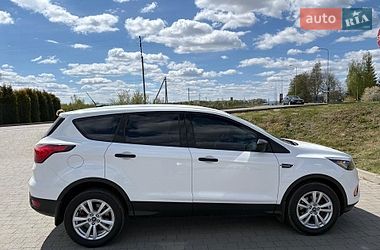 Внедорожник / Кроссовер Ford Escape 2019 в Стрые