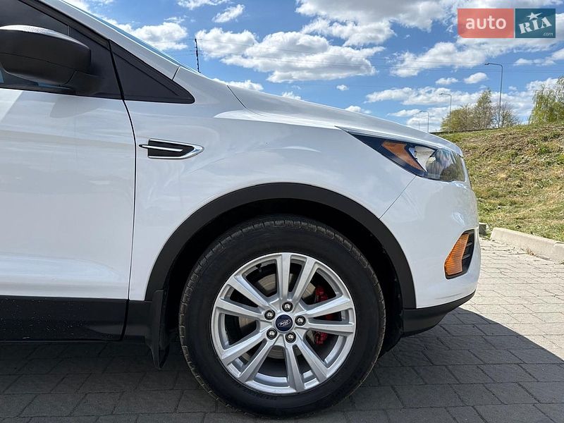 Внедорожник / Кроссовер Ford Escape 2019 в Стрые
