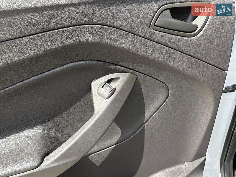 Внедорожник / Кроссовер Ford Escape 2019 в Стрые