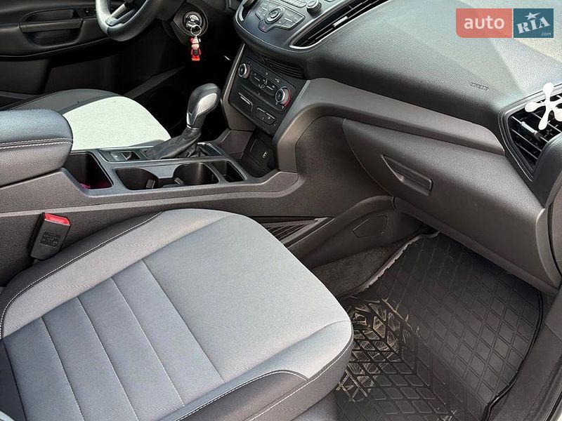Внедорожник / Кроссовер Ford Escape 2019 в Стрые