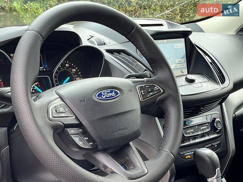 Позашляховик / Кросовер Ford Escape 2017 в Львові