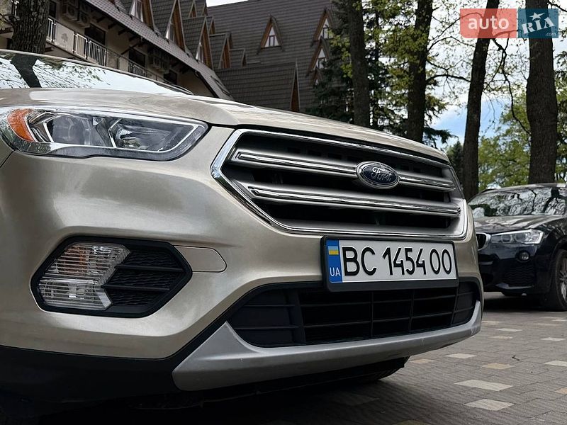 Позашляховик / Кросовер Ford Escape 2016 в Трускавці