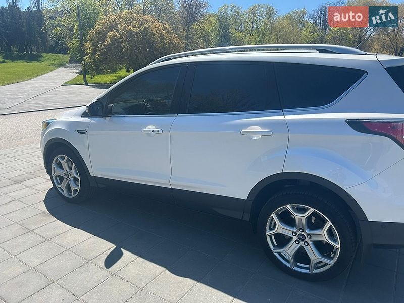 Внедорожник / Кроссовер Ford Escape 2017 в Светловодске