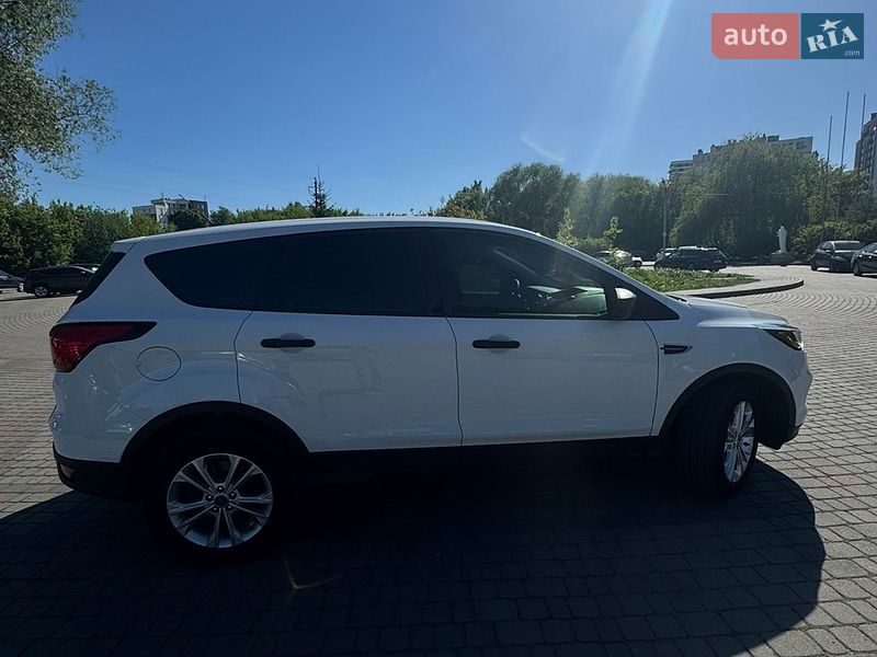 Позашляховик / Кросовер Ford Escape 2019 в Львові