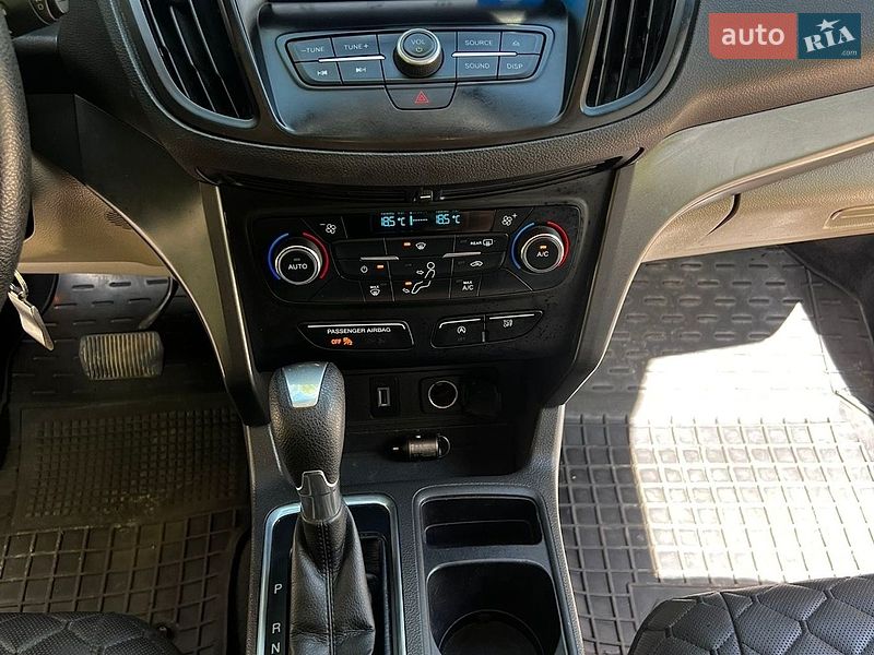 Позашляховик / Кросовер Ford Escape 2016 в Путилі