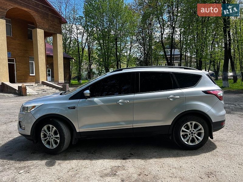 Позашляховик / Кросовер Ford Escape 2016 в Путилі