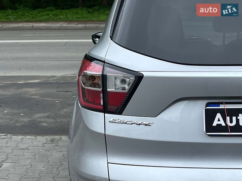 Внедорожник / Кроссовер Ford Escape 2017 в Киеве