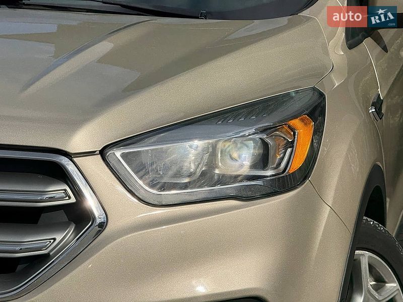 Внедорожник / Кроссовер Ford Escape 2017 в Стрые