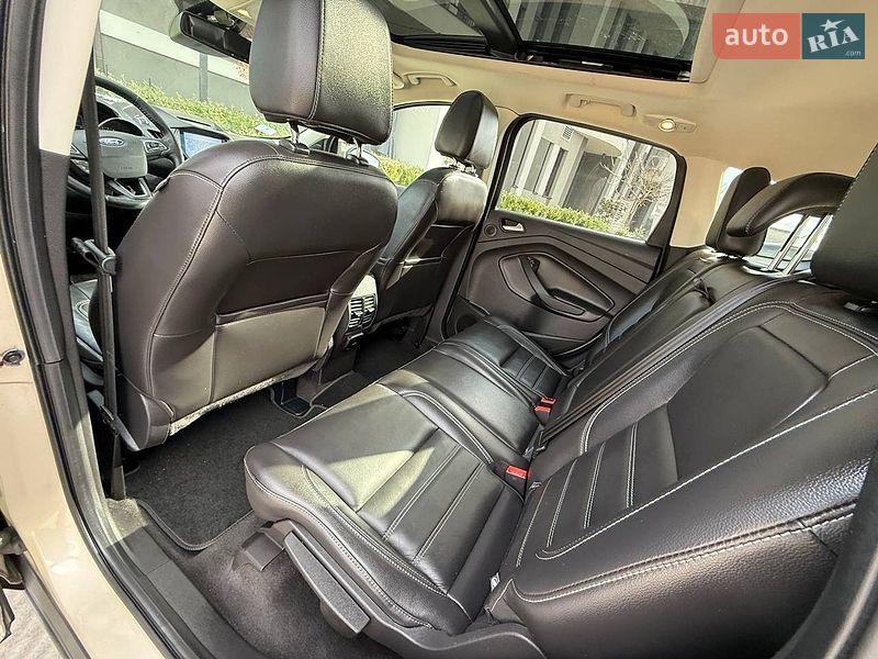 Внедорожник / Кроссовер Ford Escape 2017 в Стрые