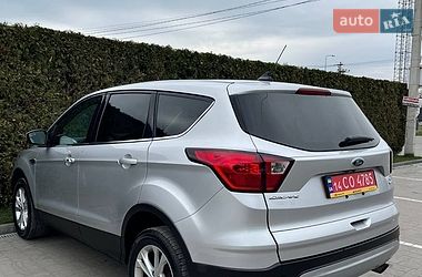 Внедорожник / Кроссовер Ford Escape 2019 в Львове