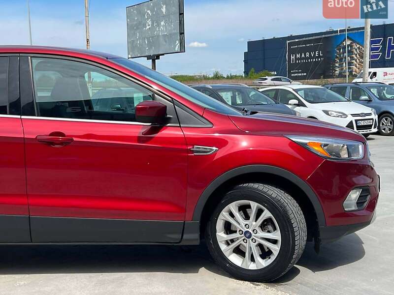 Внедорожник / Кроссовер Ford Escape 2017 в Львове
