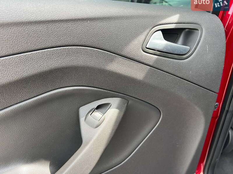 Внедорожник / Кроссовер Ford Escape 2017 в Львове