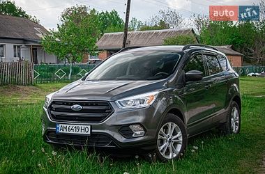 Внедорожник / Кроссовер Ford Escape 2018 в Хмельницком