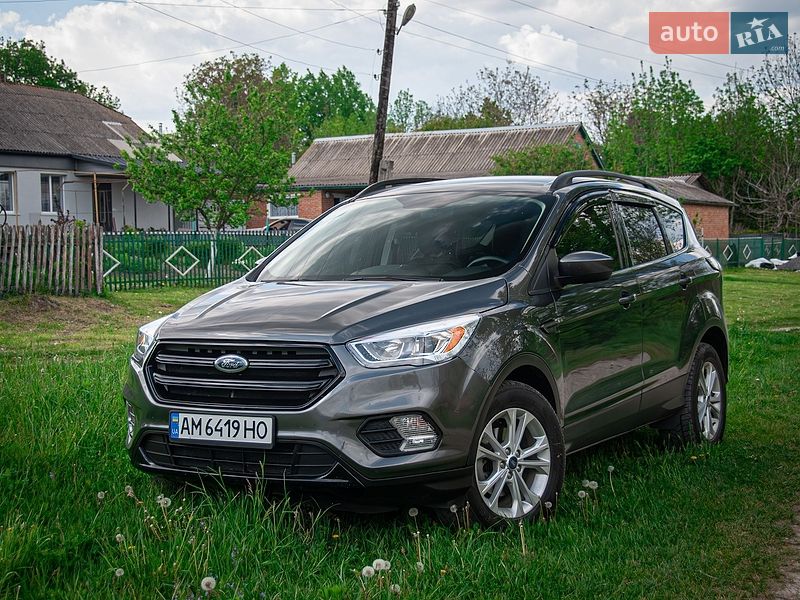 Внедорожник / Кроссовер Ford Escape 2018 в Хмельницком