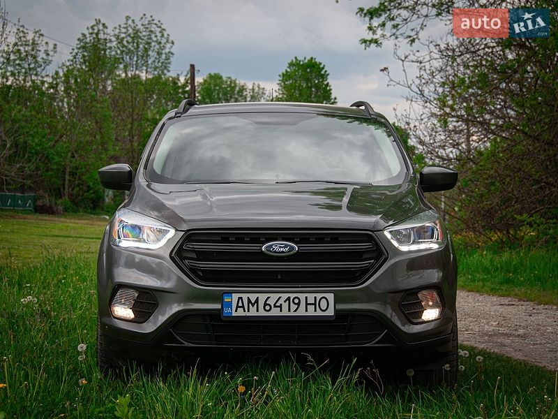 Внедорожник / Кроссовер Ford Escape 2018 в Хмельницком