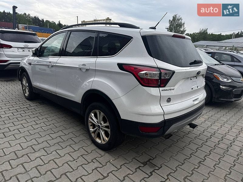 Внедорожник / Кроссовер Ford Escape 2018 в Ровно