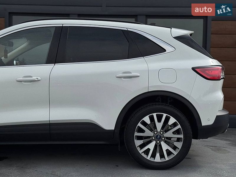 Позашляховик / Кросовер Ford Escape 2020 в Рівному