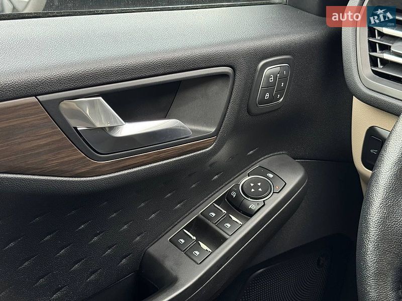 Позашляховик / Кросовер Ford Escape 2020 в Рівному