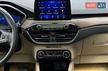 Позашляховик / Кросовер Ford Escape 2020 в Рівному