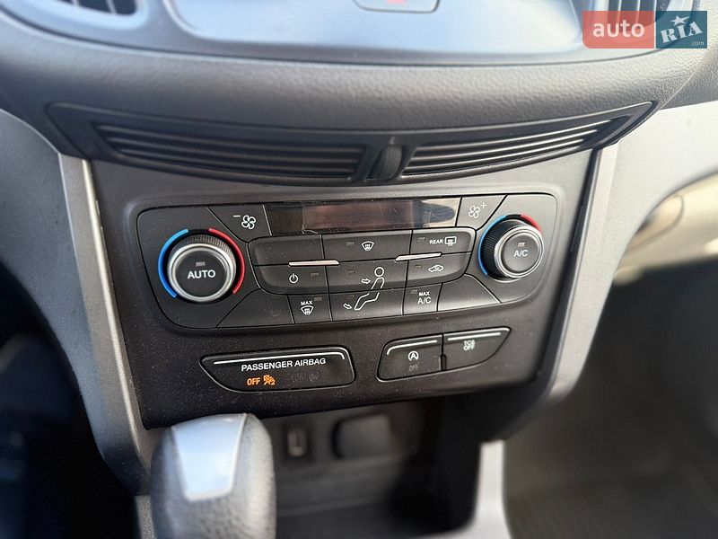 Внедорожник / Кроссовер Ford Escape 2016 в Хусте