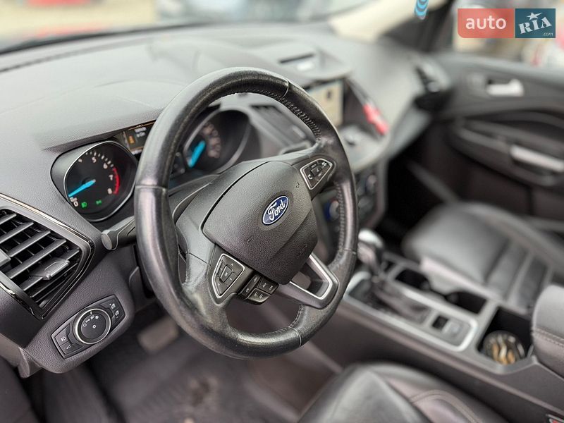 Внедорожник / Кроссовер Ford Escape 2017 в Ивано-Франковске