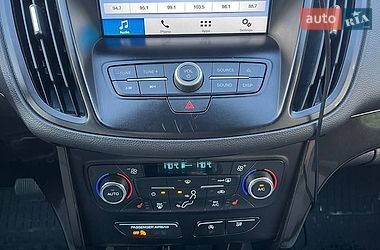 Внедорожник / Кроссовер Ford Escape 2016 в Ивано-Франковске