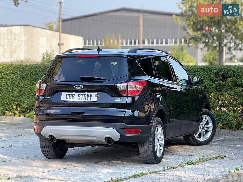 Внедорожник / Кроссовер Ford Escape 2017 в Стрые