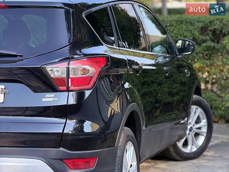 Внедорожник / Кроссовер Ford Escape 2017 в Стрые