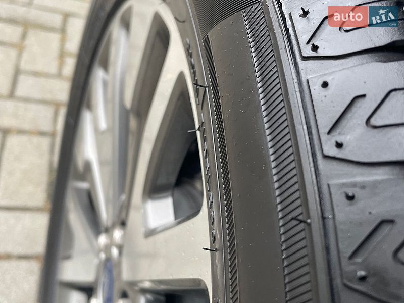 Позашляховик / Кросовер Ford Escape 2021 в Золочеві