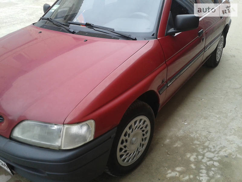 Хэтчбек Ford Escort 1993 в Луцке
