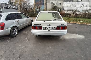 Лифтбек Ford Escort 1988 в Львове