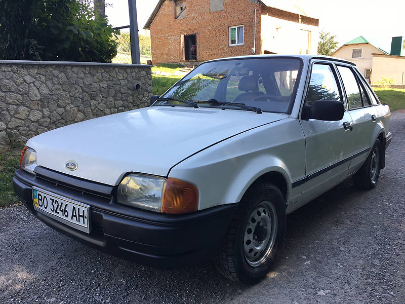 Хэтчбек Ford Escort 1988 в Збараже