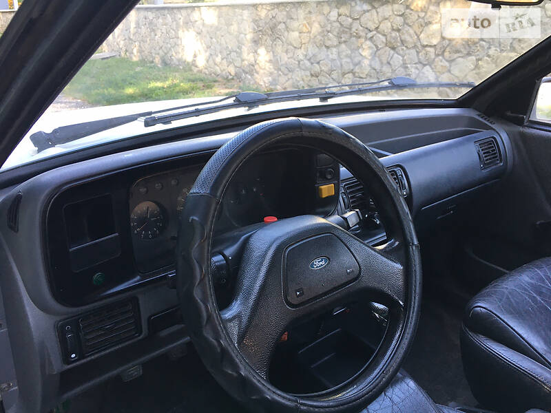 Хэтчбек Ford Escort 1988 в Збараже
