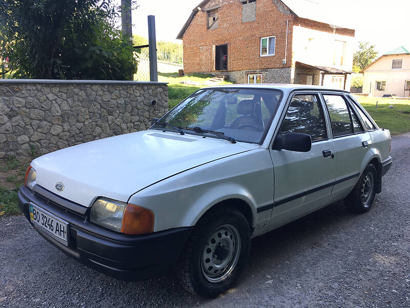 Хэтчбек Ford Escort 1988 в Збараже