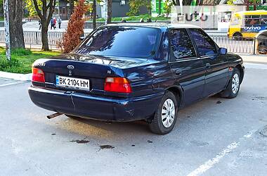 Седан Ford Escort 1995 в Ровно