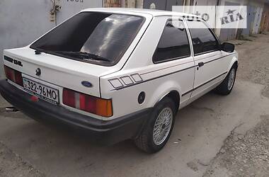 Купе Ford Escort 1987 в Чернівцях