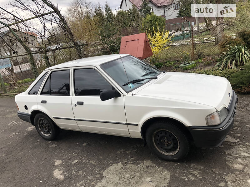 Хэтчбек Ford Escort 1988 в Львове