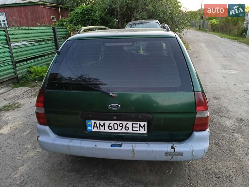 Универсал Ford Escort 1998 в Коростене