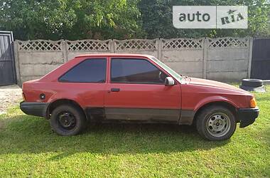 Хэтчбек Ford Escort 1988 в 