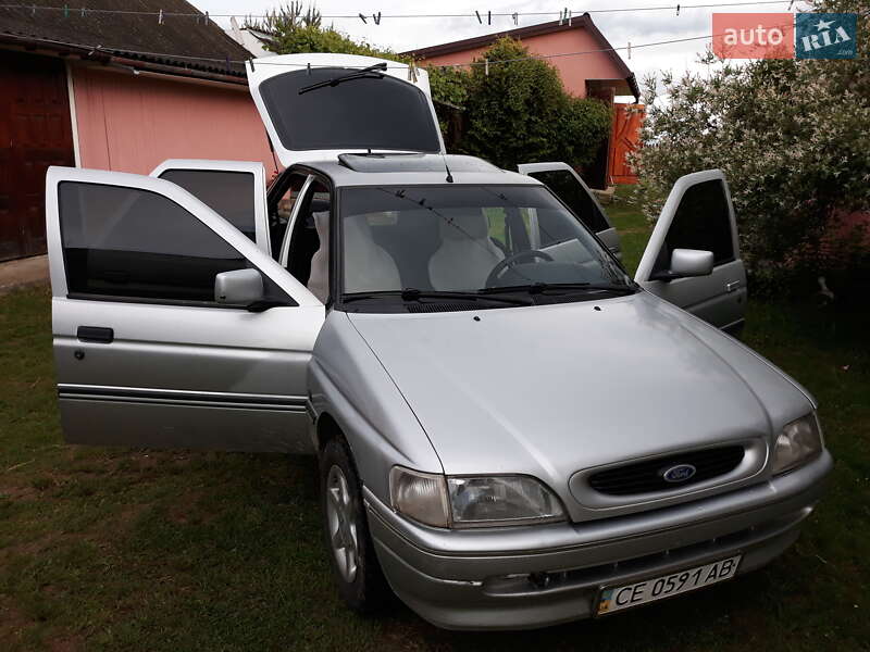 Хэтчбек Ford Escort 1993 в Калуше