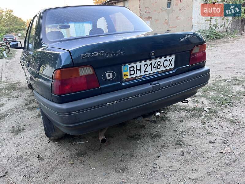Седан Ford Escort 1994 в Раздельной