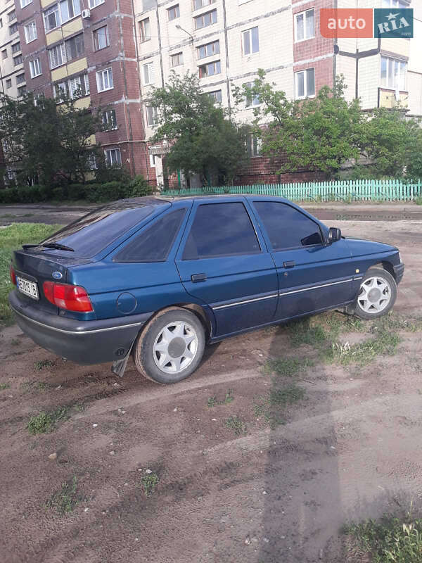 Ліфтбек Ford Escort 1994 в Кам'янському