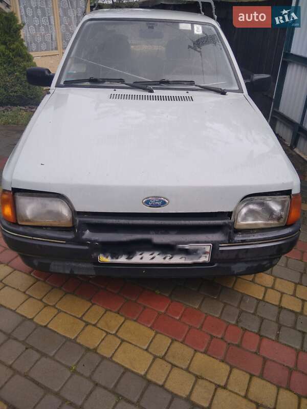 Хэтчбек Ford Escort 1987 в Самборе