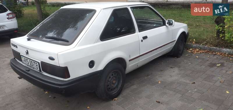 Ліфтбек Ford Escort 1988 в Шептицькому