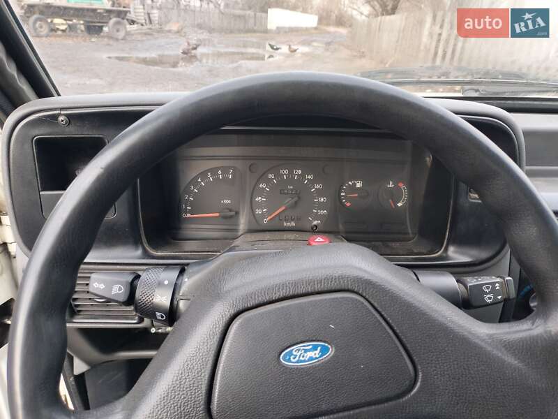 Хэтчбек Ford Escort 1989 в Черняхове
