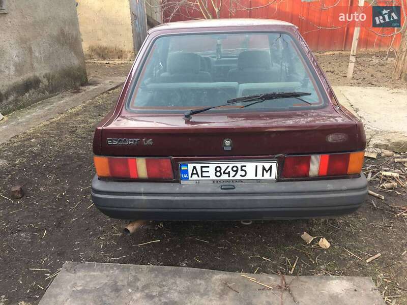 Хэтчбек Ford Escort 1989 в Новомосковске