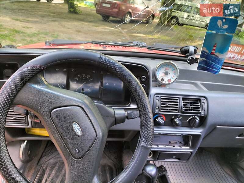 Хэтчбек Ford Escort 1987 в Чернигове
