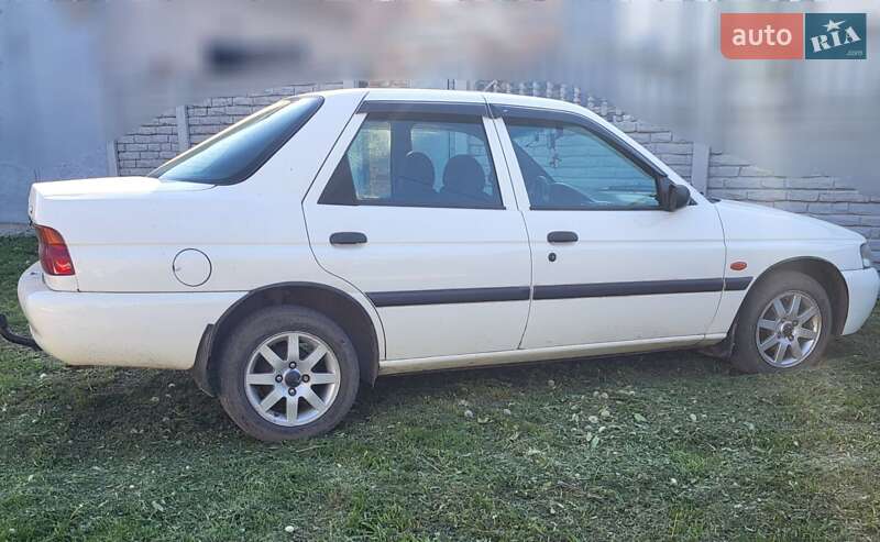 Седан Ford Escort 1995 в Прилуках