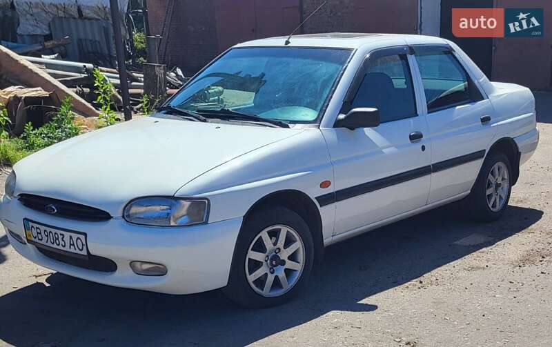 Седан Ford Escort 1995 в Прилуках